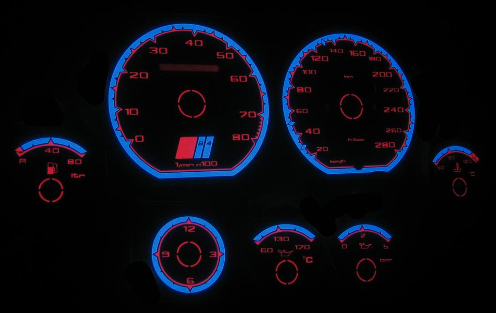 Audi 100 s4   -  Plasmatachoscheiben leuchtend
