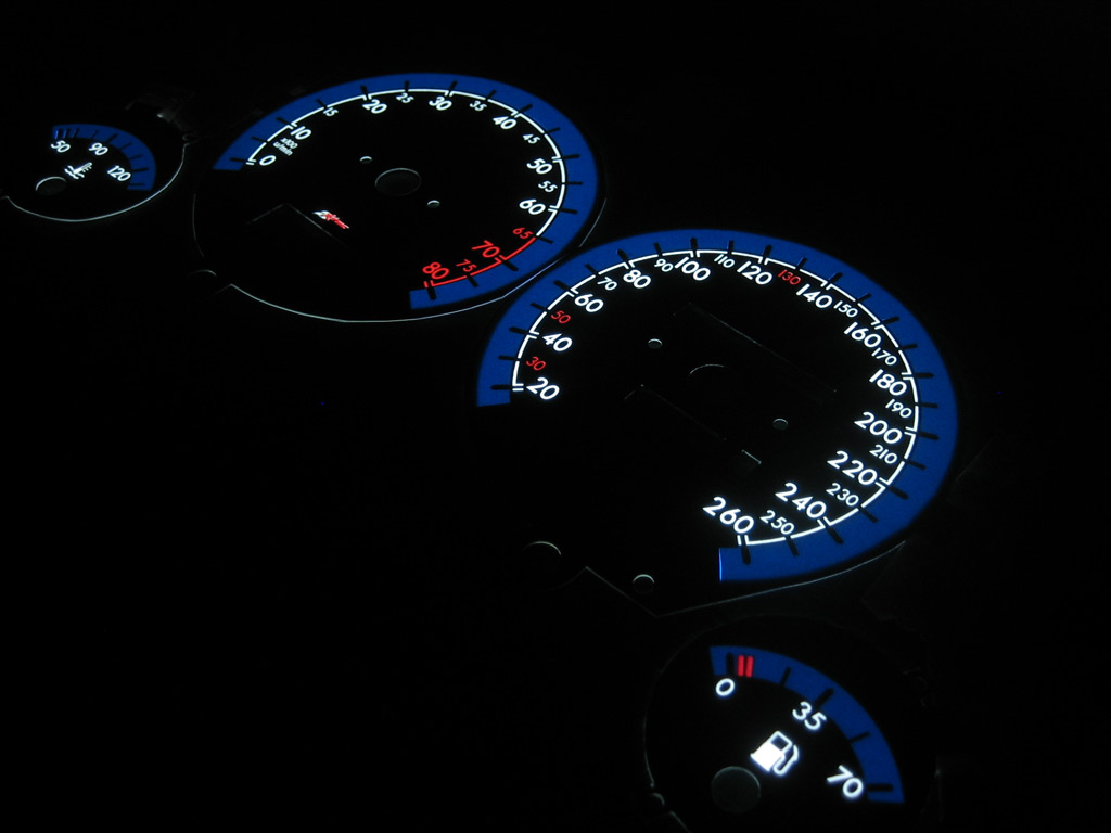 Audi 80-90 w8design   -  Plasmatachoscheiben leuchtend