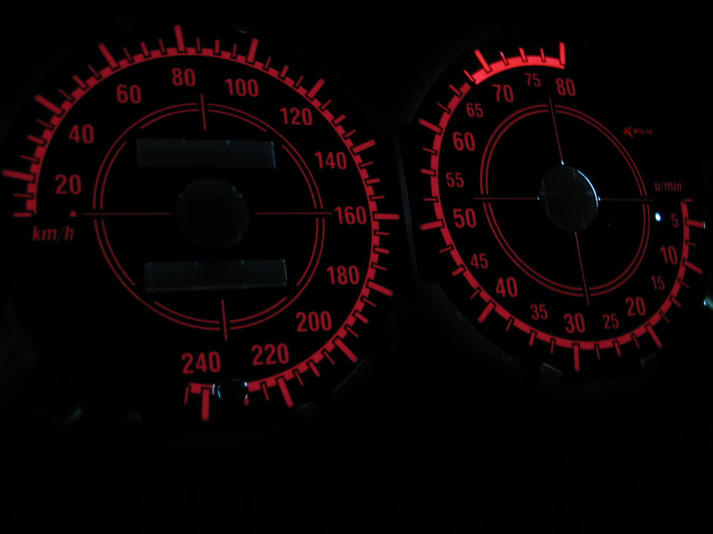 Fiat punto gt   -  Plasmatachoscheiben leuchtend