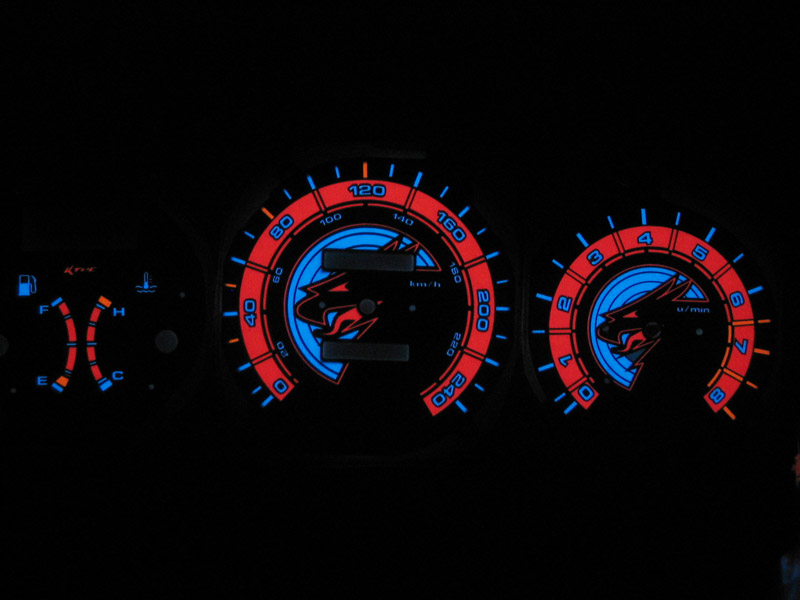Mazda 323fbg n4sg   -  Plasmatachoscheiben leuchtend