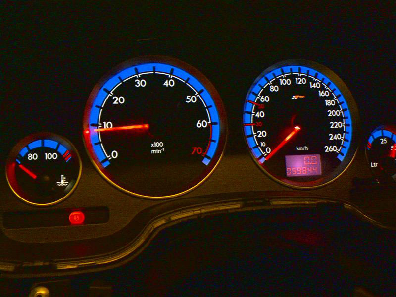 Opel astra g coupe w8   -  Plasmatachoscheiben leuchtend