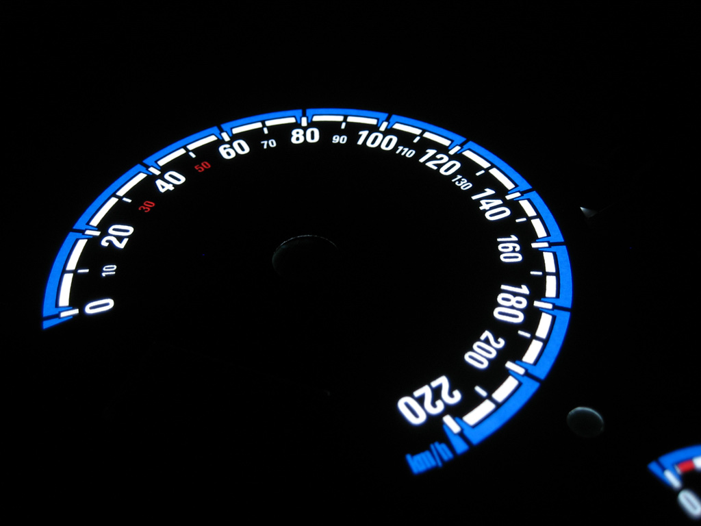 Opel astra g opc2k6   -  Plasmatachoscheiben leuchtend