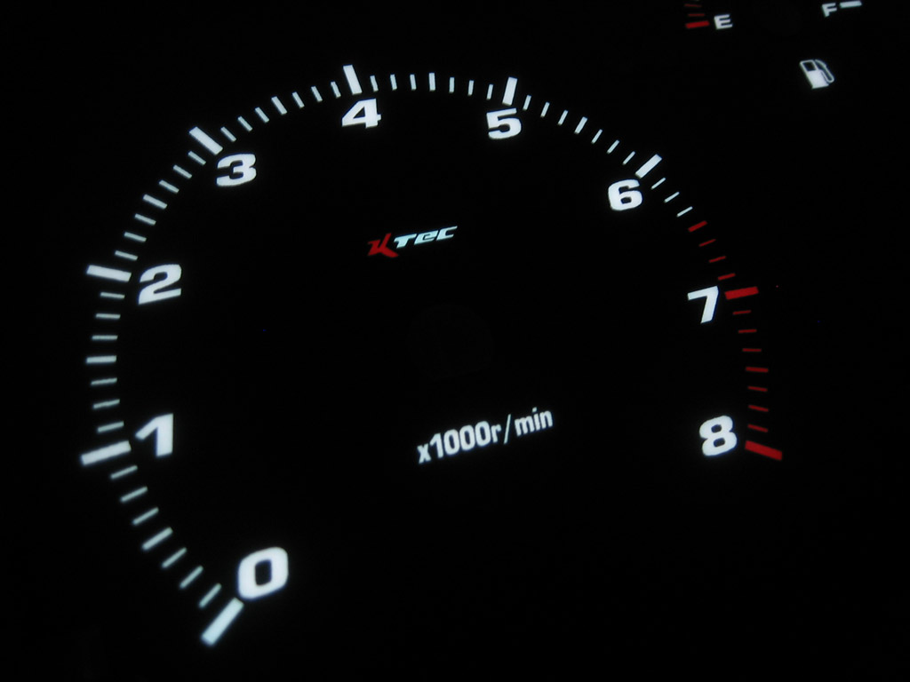 Opel astra h defi detail   -  Plasmatachoscheiben leuchtend