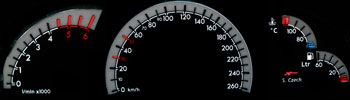 Opel vectra b facelift w8-2   -  Plasmatachoscheiben leuchtend
