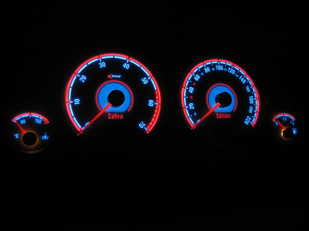 Opel zafira a opc   -  Plasmatachoscheiben leuchtend