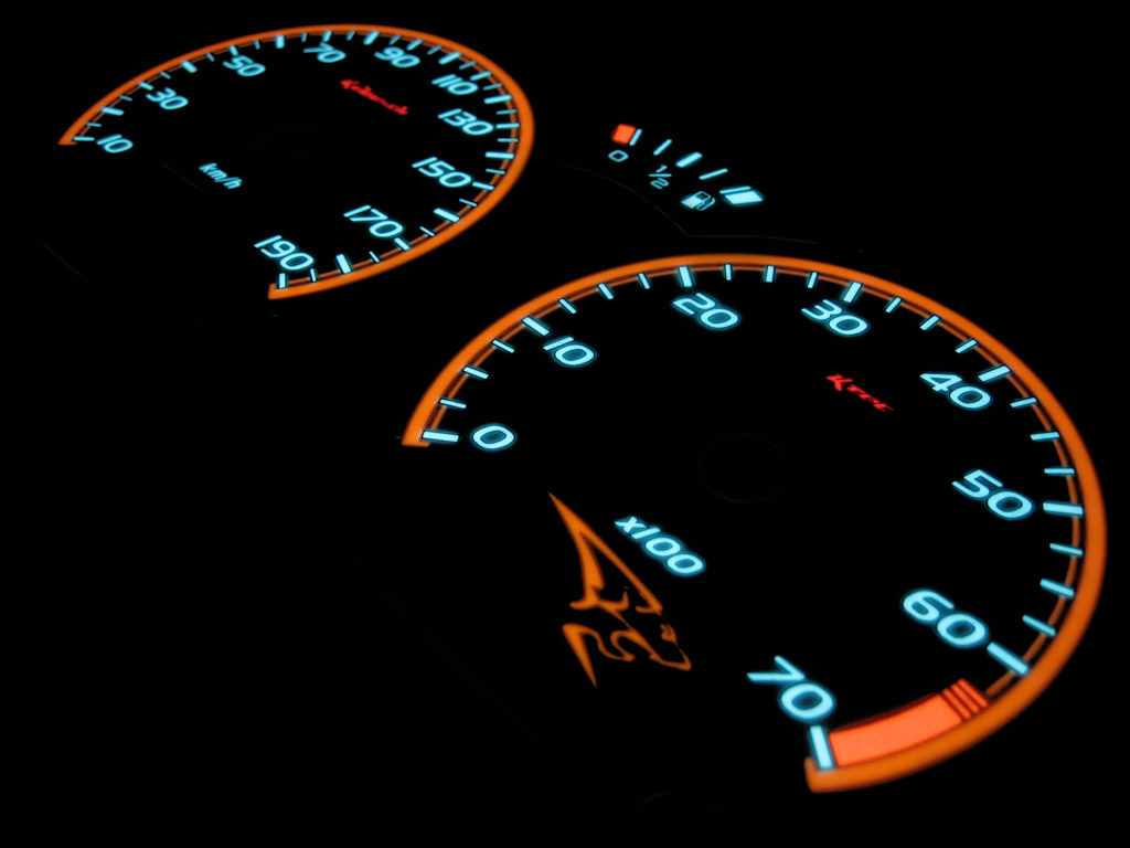Peugeot 106 detail   -  Plasmatachoscheiben leuchtend