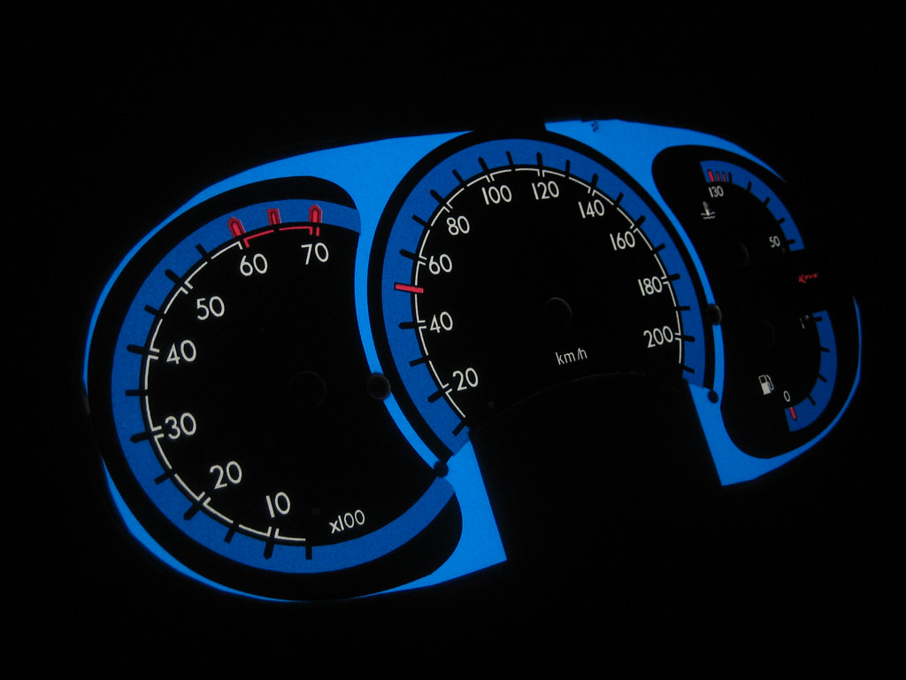 Renault clio b ph1-2   -  Plasmatachoscheiben leuchtend