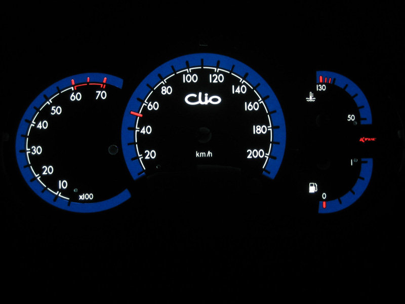 Renault clio b ph1   -  Plasmatachoscheiben leuchtend