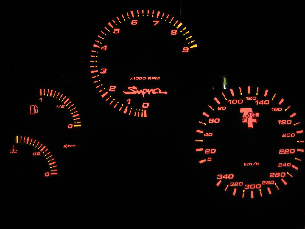 Toyota suprea mk4   -  Plasmatachoscheiben leuchtend