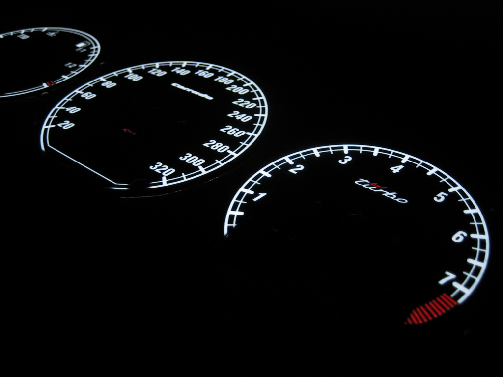 Vw corrado 320 detail   -  Plasmatachoscheiben leuchtend