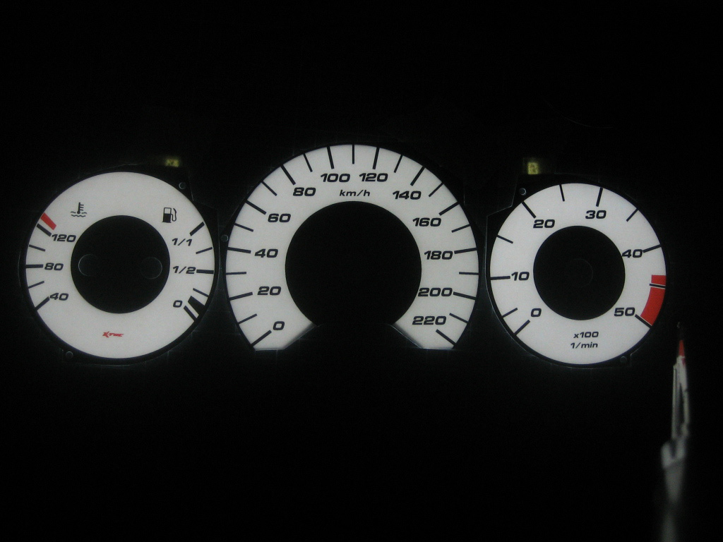 Mercedes w210   -  Plasmatachoscheiben leuchtend