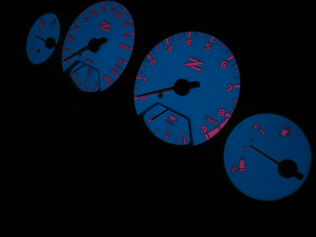 Nissan 300ZX   -  Plasmatachoscheiben leuchtend