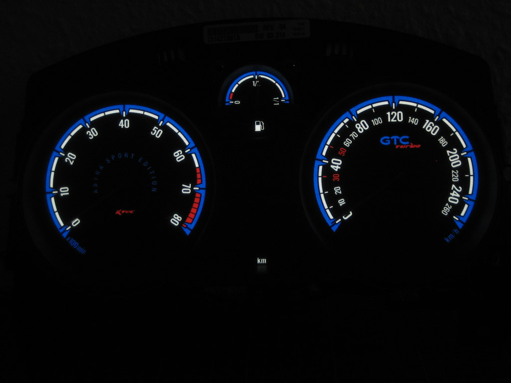 Opel astra h opc gtc   -  Plasmatachoscheiben leuchtend