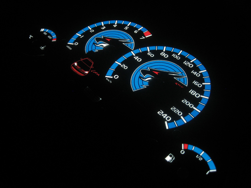 Opel corsa c n4sg   -  Plasmatachoscheiben leuchtend