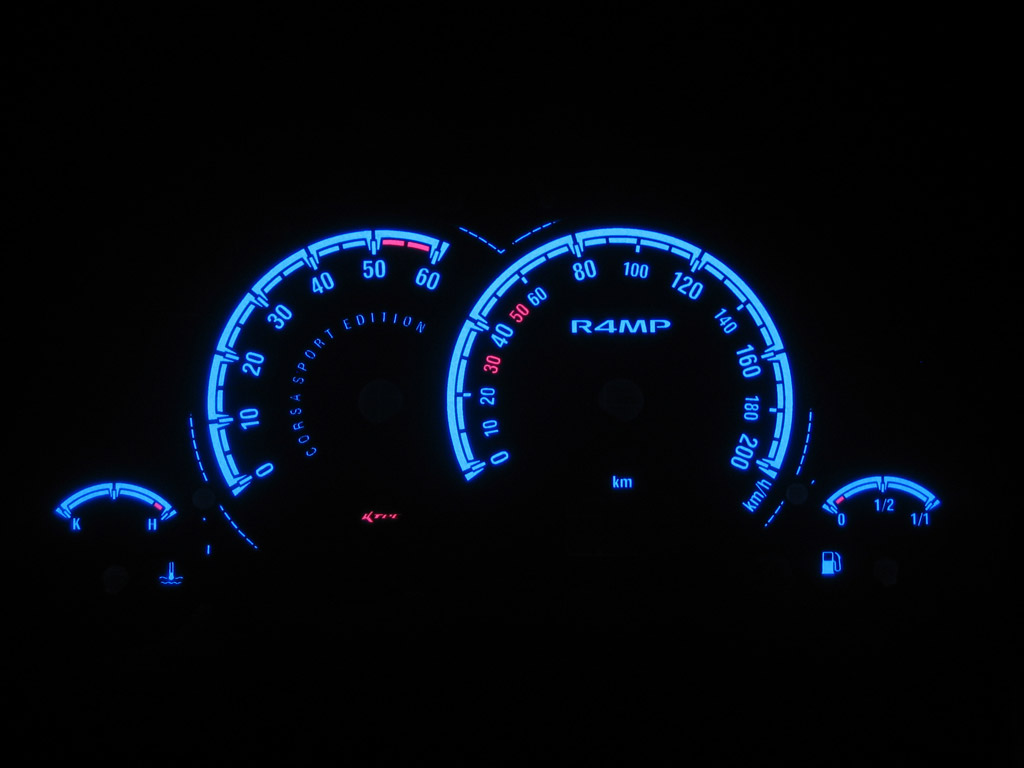 Opel corsa c opc d   -  Plasmatachoscheiben leuchtend