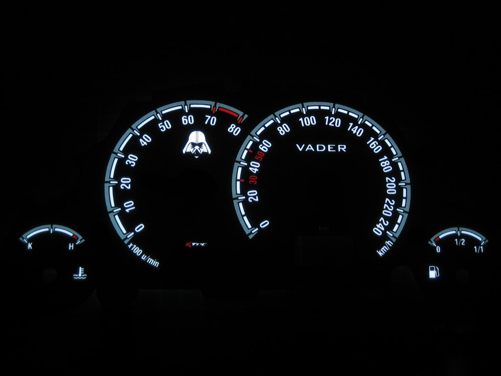 Opel corsa c opc vader   -  Plasmatachoscheiben leuchtend